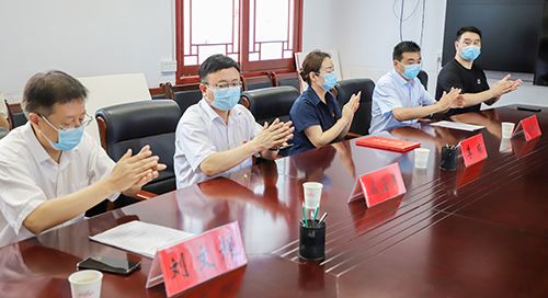 履行社会责任 彰显企业担当 ——2022年足球比赛时间表向汝阳县进行爱心捐赠